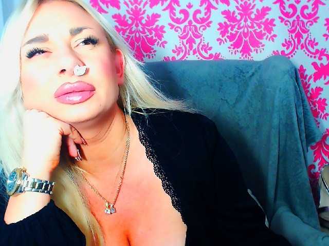 BlondAna