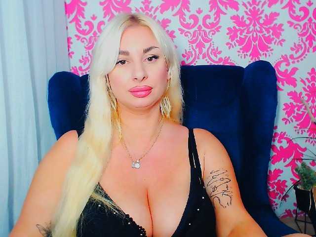 BlondAna live cam on BongaCams