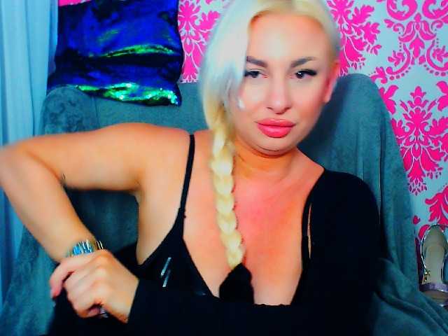BlondAna