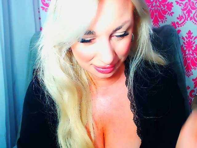 BlondAna