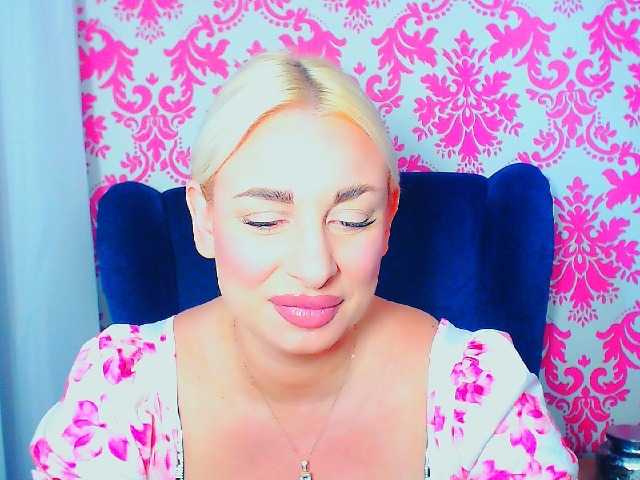BlondAna live webcam show