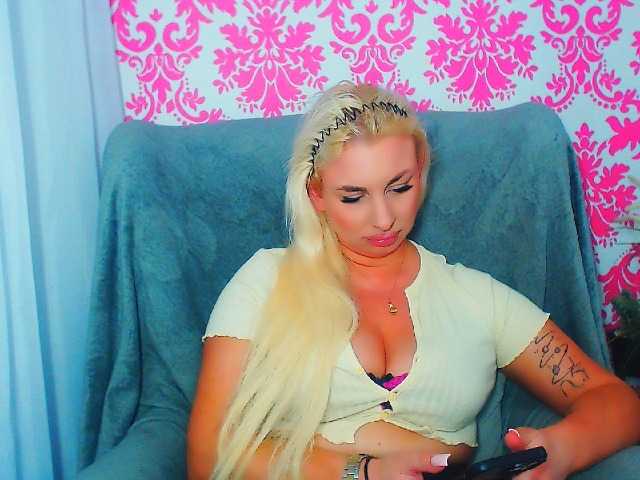 BlondAna live cam on BongaCams