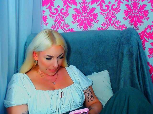 BlondAna live cam