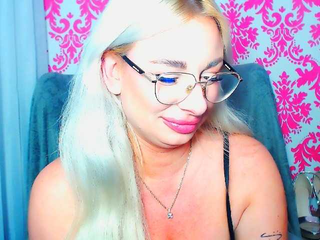 BlondAna