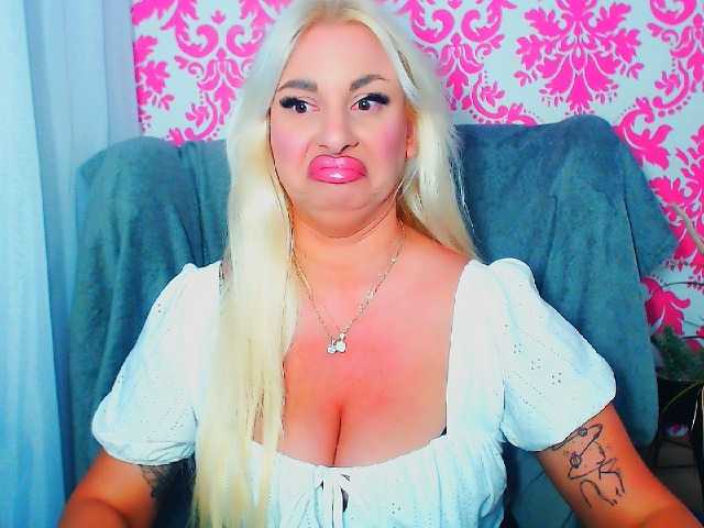 BlondAna