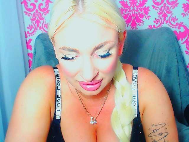 BlondAna