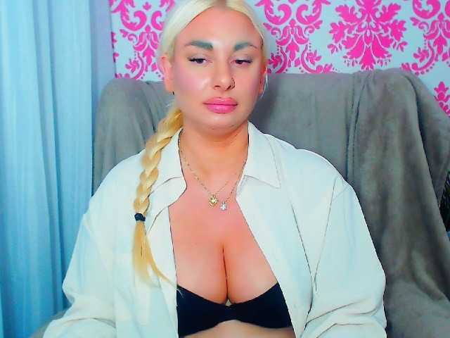 BlondAna
