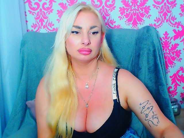 BlondAna