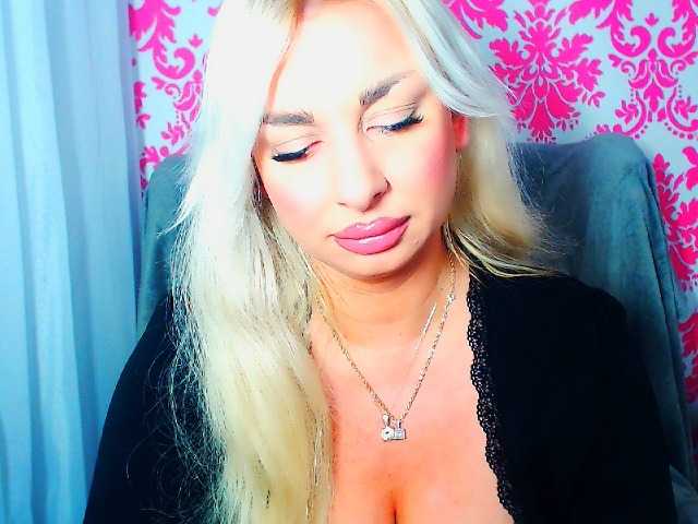 BlondAna