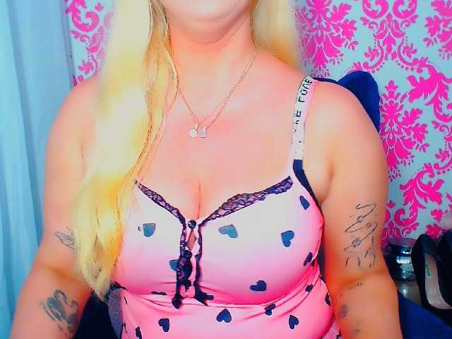BlondAna