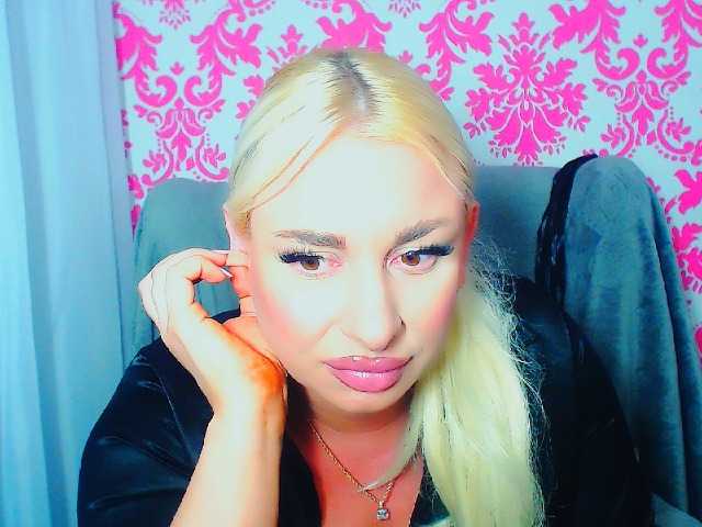 BlondAna