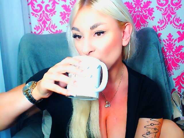 BlondAna