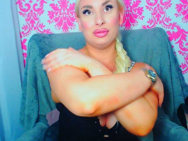 BlondAna live cam on BongaCams