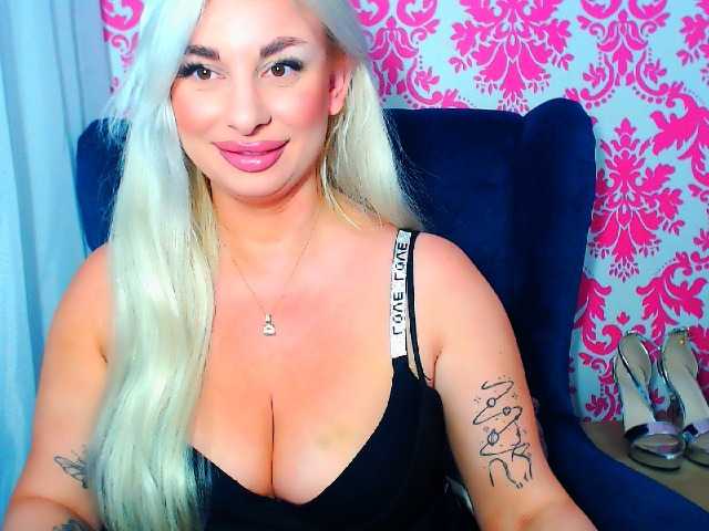 BlondAna live cam on BongaCams