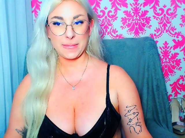 BlondAna, live now on BongaCams