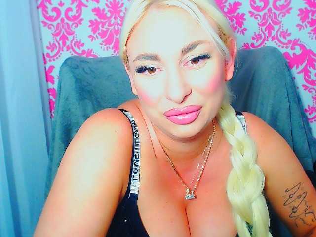 BlondAna live cam on BongaCams