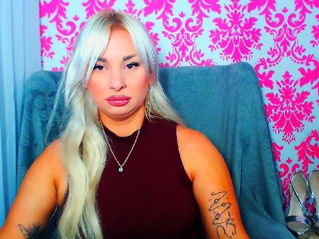 BlondAna live cam on BongaCams