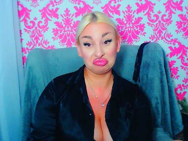BlondAna