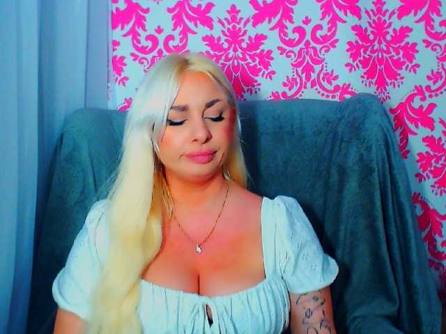 BlondAna