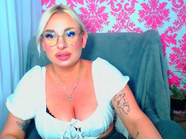 BlondAna live cam on BongaCams