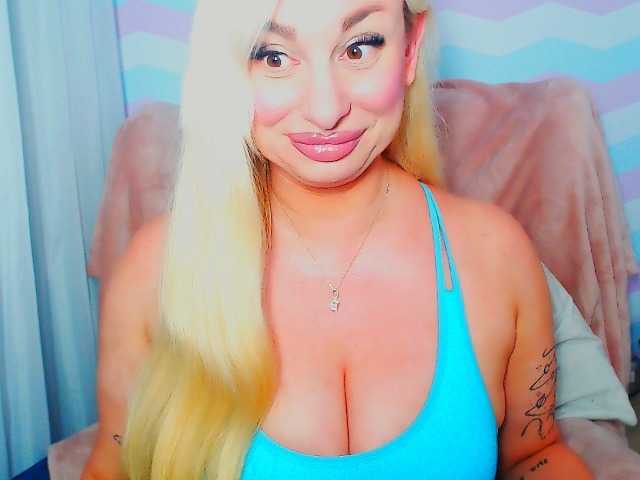 BlondAna live cam on BongaCams