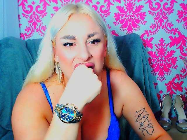 BlondAna