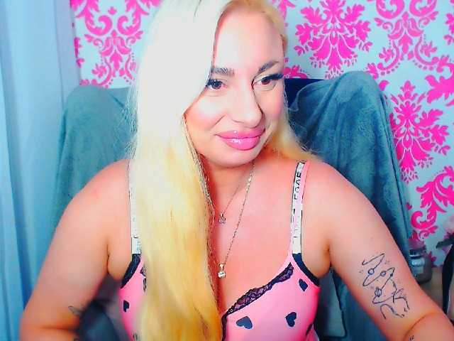 BlondAna