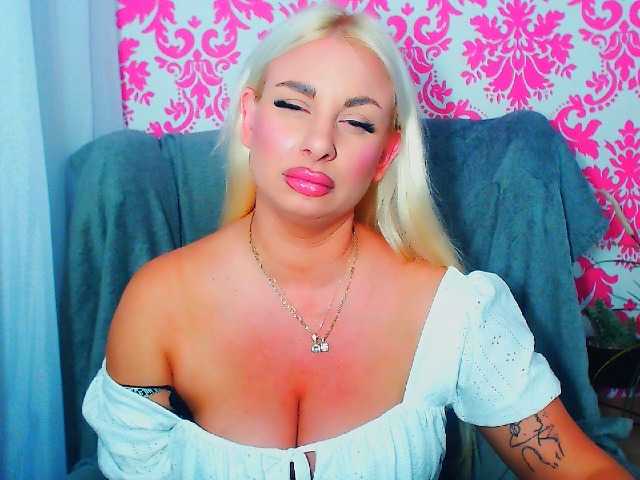 BlondAna live cam on BongaCams