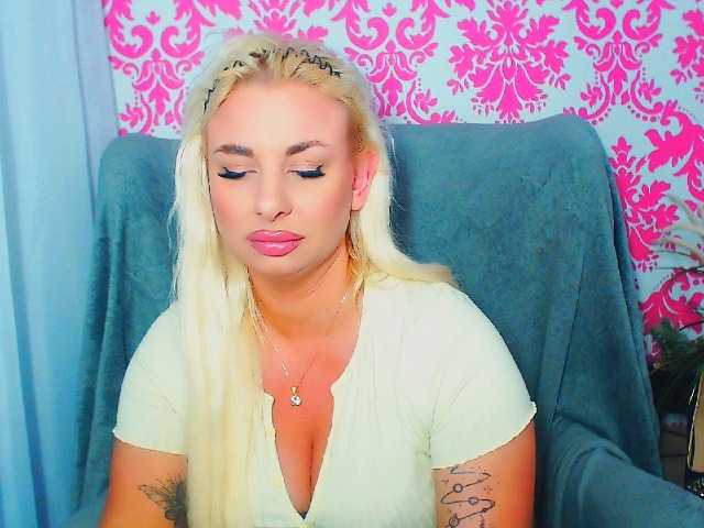 BlondAna