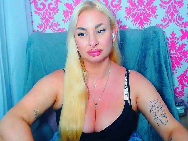 BlondAna