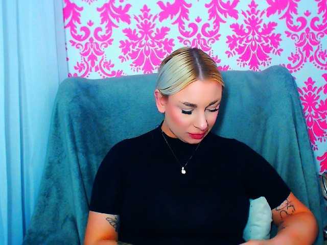 BlondAna