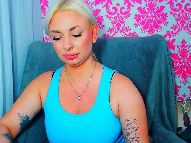 BlondAna