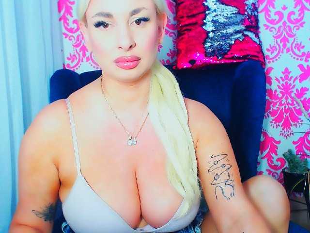 BlondAna live cam on BongaCams