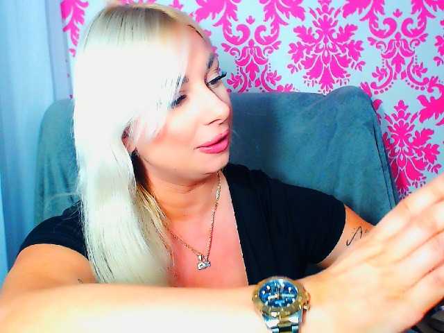BlondAna live cam on BongaCams