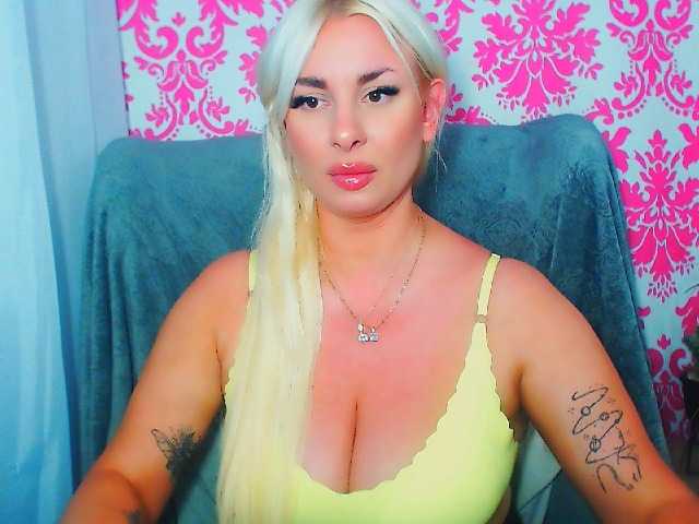 BlondAna