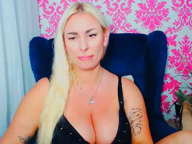BlondAna webcam