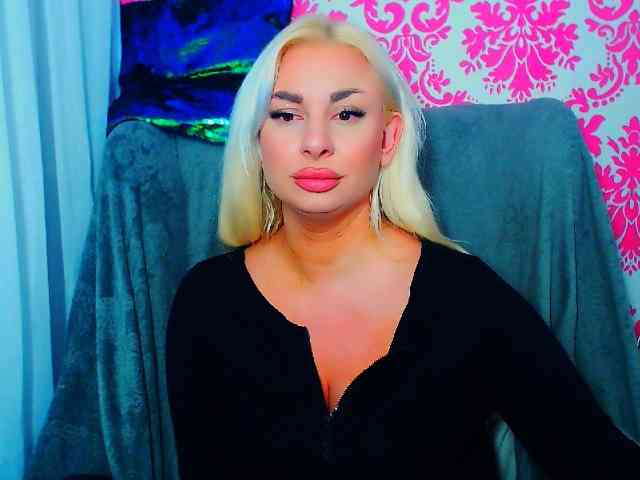 BlondAna