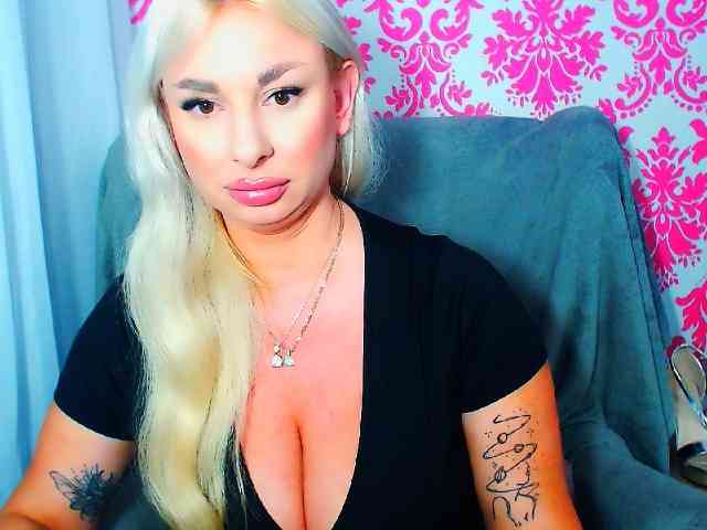 Model: BlondAna