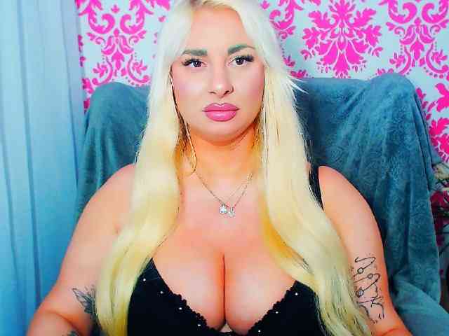 BlondAna