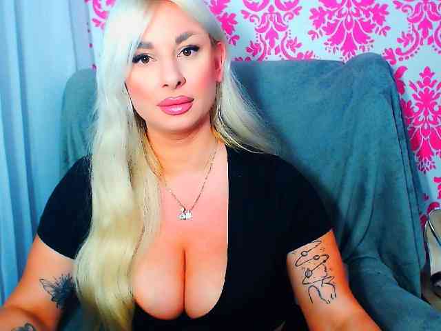 BlondAna