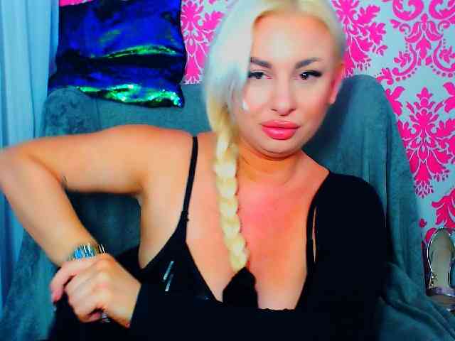 BlondAna