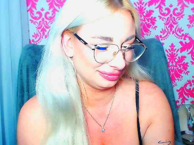 BlondAna