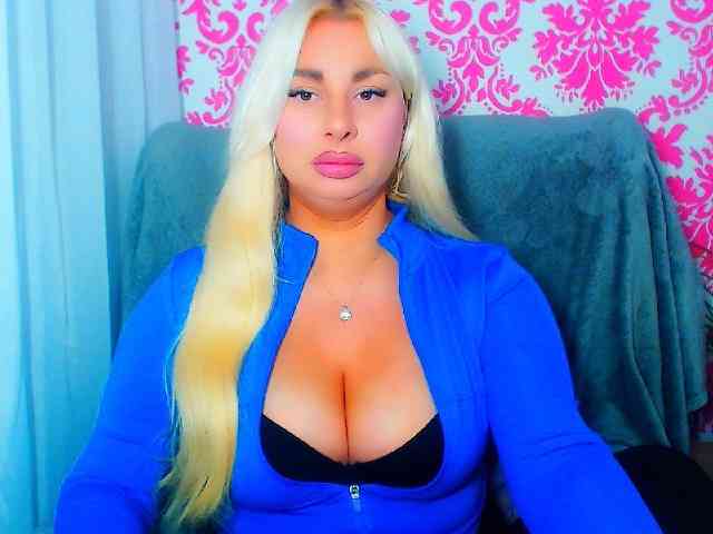 BlondAna