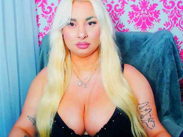 BlondAna
