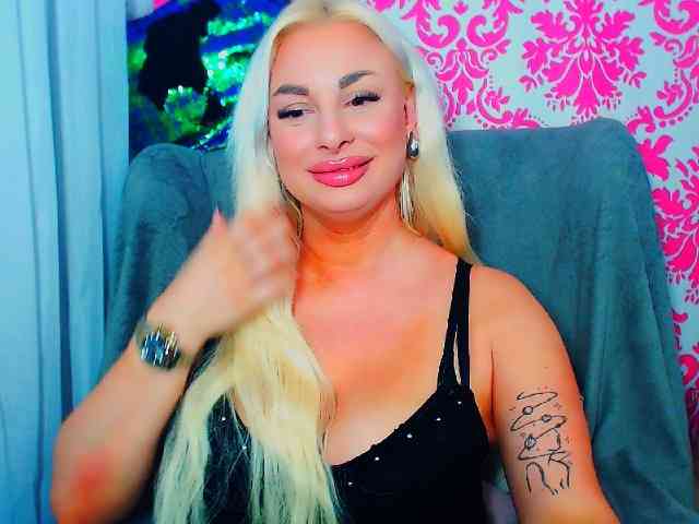 BlondAna