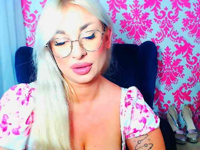 BlondAna