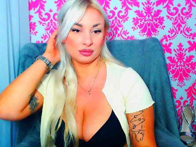 Model: BlondAna