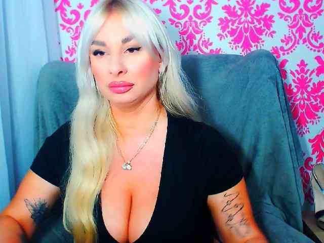 Model: BlondAna