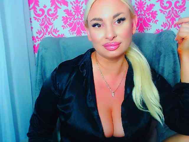 Model: BlondAna