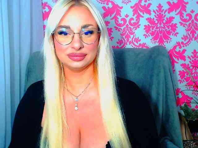 Model: BlondAna